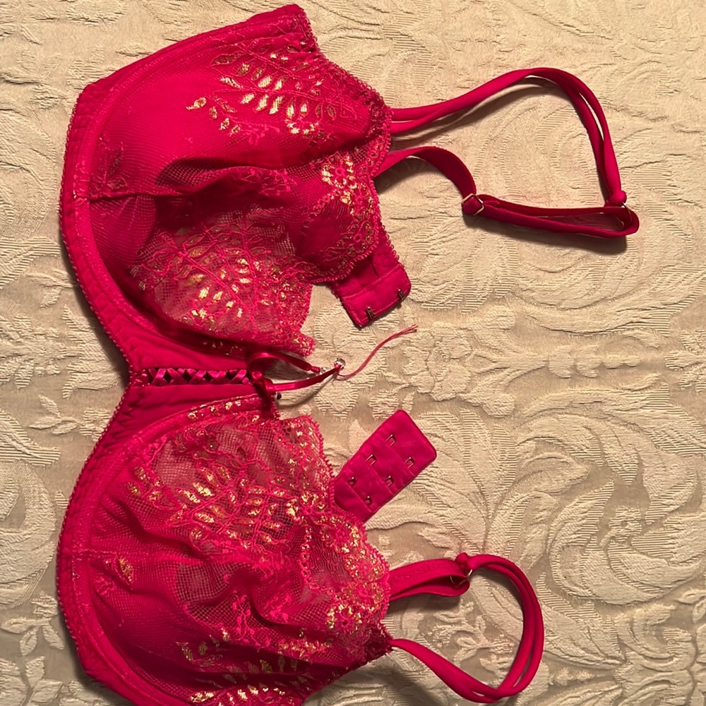 Victoria’s Secret light lift pink lace bra with corset detail